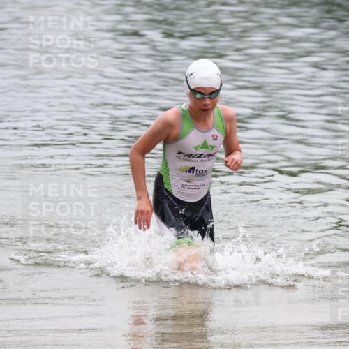 21.06.2025 - 27. Vierlanden-Triathlon Lena Gebhardt http://msf.ph/oto/8045463 15.06.2025 14:50:44 Schwimmen  meine-sportfotos.de