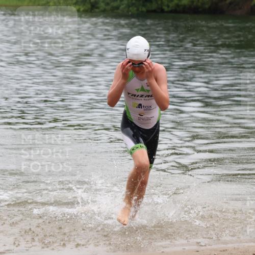 21.06.2025 - 27. Vierlanden-Triathlon Lena Gebhardt http://msf.ph/oto/8045486 15.06.2025 14:50:46 Schwimmen  meine-sportfotos.de