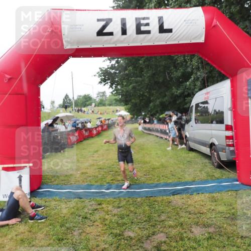 21.06.2025 - 27. Vierlanden-Triathlon MichiJ http://msf.ph/oto/8045487 15.06.2026 13:52:42 Ziel 1123, 1140 meine-sportfotos.de