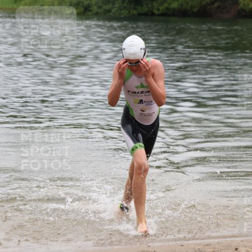 21.06.2025 - 27. Vierlanden-Triathlon Lena Gebhardt http://msf.ph/oto/8045490 15.06.2025 14:50:46 Schwimmen  meine-sportfotos.de