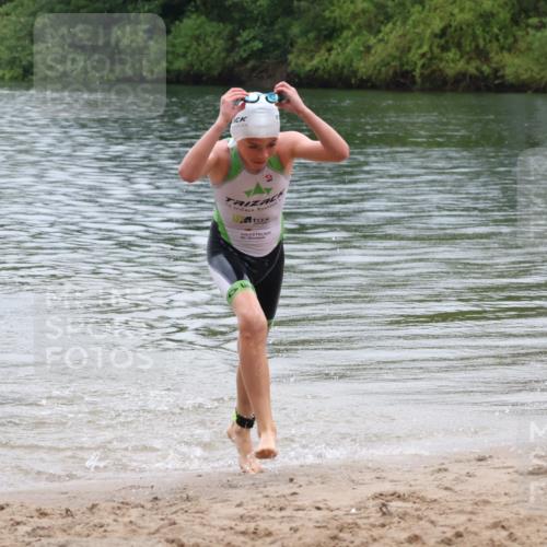 21.06.2025 - 27. Vierlanden-Triathlon Lena Gebhardt http://msf.ph/oto/8045498 15.06.2025 14:50:46 Schwimmen  meine-sportfotos.de