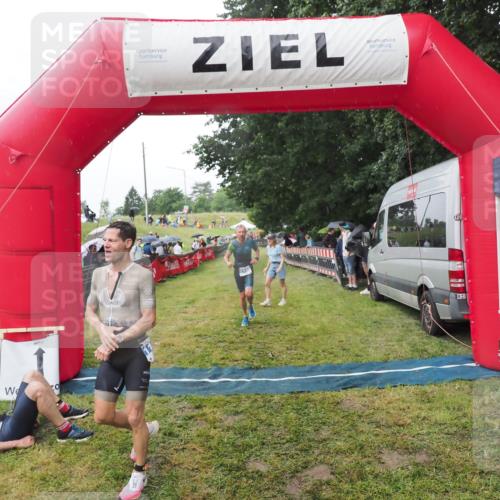 21.06.2025 - 27. Vierlanden-Triathlon MichiJ http://msf.ph/oto/8045499 15.06.2026 13:52:44 Ziel 1123, 1140 meine-sportfotos.de