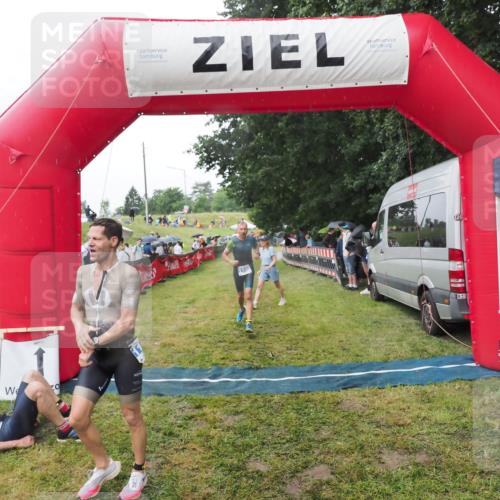 21.06.2025 - 27. Vierlanden-Triathlon MichiJ http://msf.ph/oto/8045501 15.06.2026 13:52:44 Ziel 1123, 1140 meine-sportfotos.de