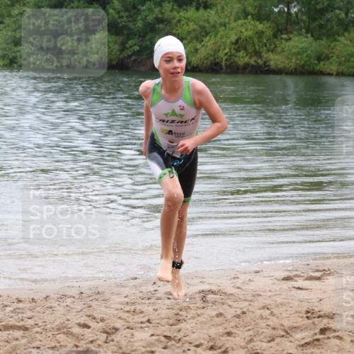 21.06.2025 - 27. Vierlanden-Triathlon Lena Gebhardt http://msf.ph/oto/8045506 15.06.2025 14:50:47 Schwimmen  meine-sportfotos.de