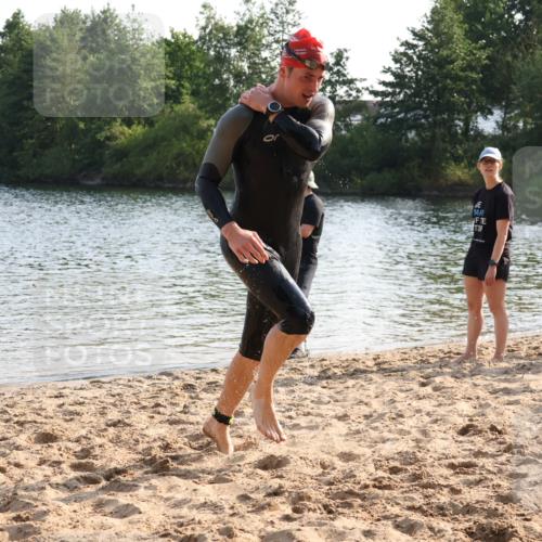 15.06.2025 - 27. Vierlanden-Triathlon Lena Gebhardt http://msf.ph/oto/8045512 15.06.2025 08:39:44 Schwimmen 59 meine-sportfotos.de