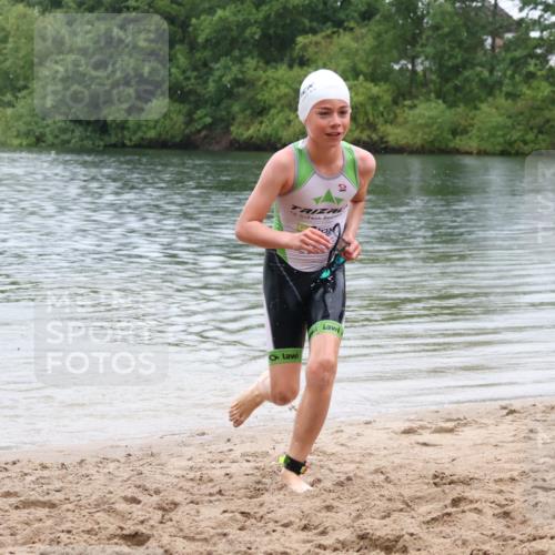 21.06.2025 - 27. Vierlanden-Triathlon Lena Gebhardt http://msf.ph/oto/8045514 15.06.2025 14:50:47 Schwimmen  meine-sportfotos.de