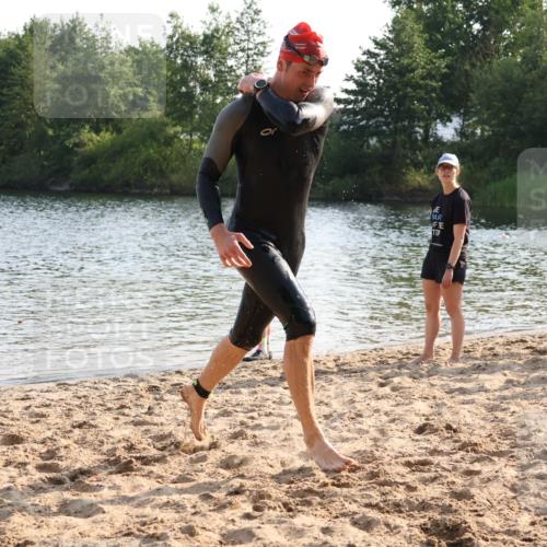 15.06.2025 - 27. Vierlanden-Triathlon Lena Gebhardt http://msf.ph/oto/8045516 15.06.2025 08:39:44 Schwimmen 59 meine-sportfotos.de