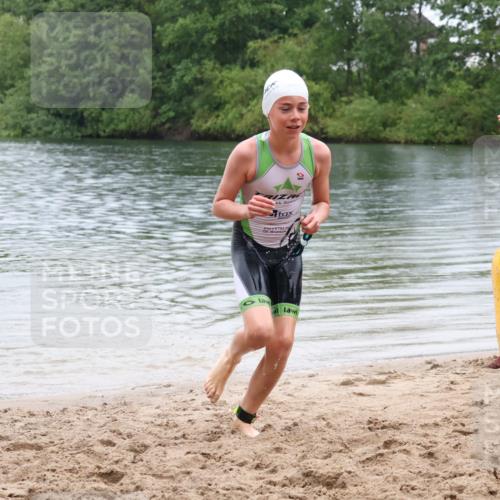 21.06.2025 - 27. Vierlanden-Triathlon Lena Gebhardt http://msf.ph/oto/8045518 15.06.2025 14:50:47 Schwimmen  meine-sportfotos.de