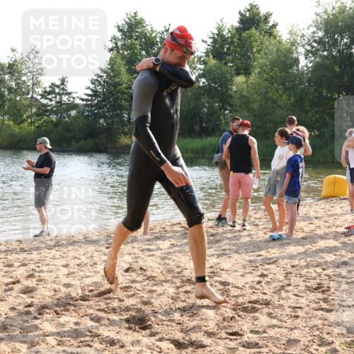 15.06.2025 - 27. Vierlanden-Triathlon Lena Gebhardt http://msf.ph/oto/8045520 15.06.2025 08:39:44 Schwimmen 59 meine-sportfotos.de