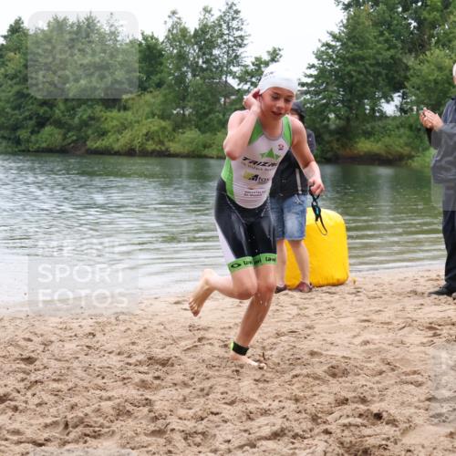 21.06.2025 - 27. Vierlanden-Triathlon Lena Gebhardt http://msf.ph/oto/8045534 15.06.2025 14:50:48 Schwimmen  meine-sportfotos.de