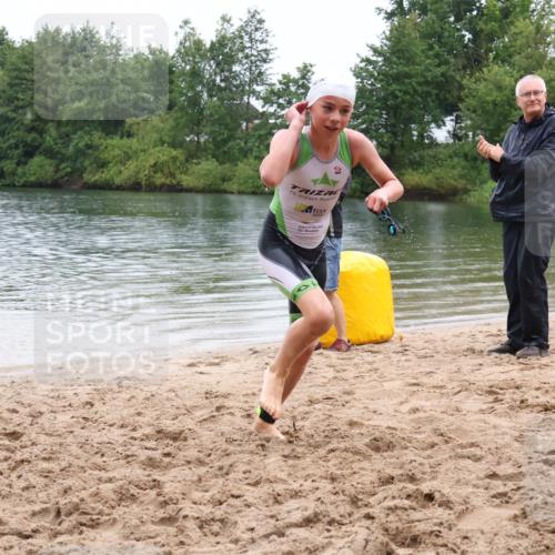 21.06.2025 - 27. Vierlanden-Triathlon Lena Gebhardt http://msf.ph/oto/8045538 15.06.2025 14:50:48 Schwimmen  meine-sportfotos.de