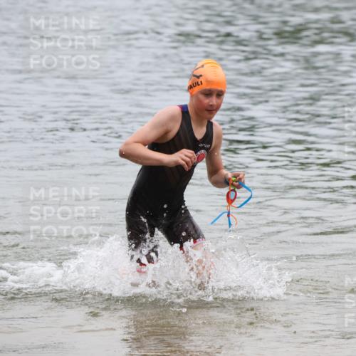21.06.2025 - 27. Vierlanden-Triathlon Lena Gebhardt http://msf.ph/oto/8045565 15.06.2025 14:50:53 Schwimmen  meine-sportfotos.de