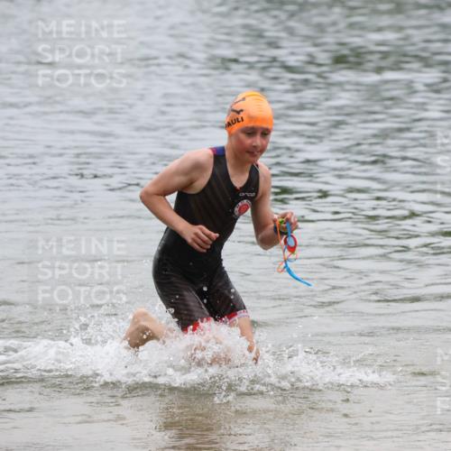 21.06.2025 - 27. Vierlanden-Triathlon Lena Gebhardt http://msf.ph/oto/8045569 15.06.2025 14:50:53 Schwimmen  meine-sportfotos.de