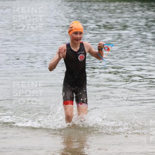 21.06.2025 - 27. Vierlanden-Triathlon Lena Gebhardt http://msf.ph/oto/8045576 15.06.2025 14:50:53 Schwimmen  meine-sportfotos.de