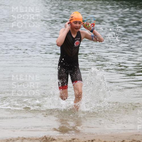 21.06.2025 - 27. Vierlanden-Triathlon Lena Gebhardt http://msf.ph/oto/8045580 15.06.2025 14:50:53 Schwimmen  meine-sportfotos.de
