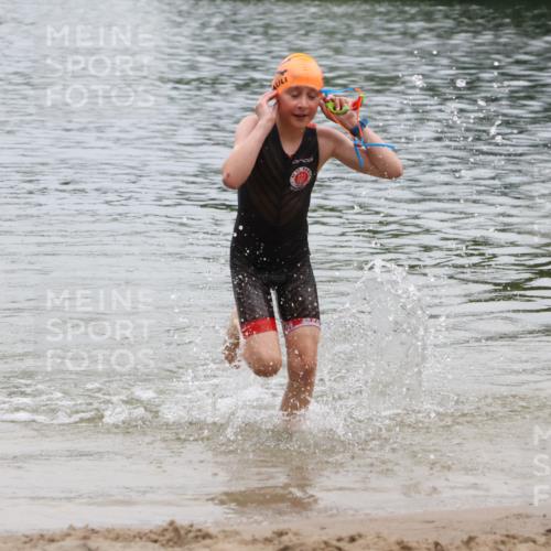 21.06.2025 - 27. Vierlanden-Triathlon Lena Gebhardt http://msf.ph/oto/8045584 15.06.2025 14:50:54 Schwimmen  meine-sportfotos.de
