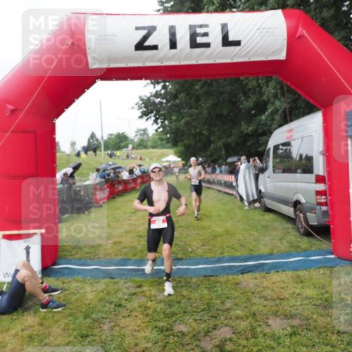 21.06.2025 - 27. Vierlanden-Triathlon MichiJ http://msf.ph/oto/8045585 15.06.2026 13:53:10 Ziel 48, 1128, 1130, 1161 meine-sportfotos.de