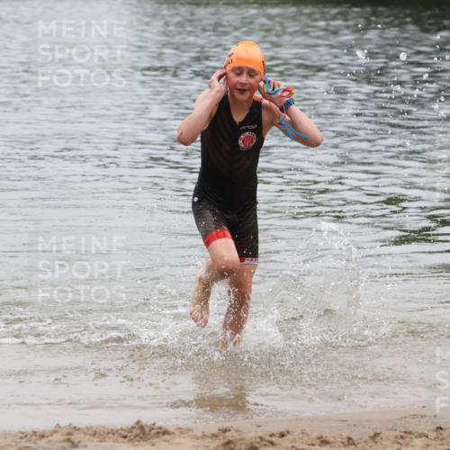 21.06.2025 - 27. Vierlanden-Triathlon Lena Gebhardt http://msf.ph/oto/8045588 15.06.2025 14:50:54 Schwimmen  meine-sportfotos.de