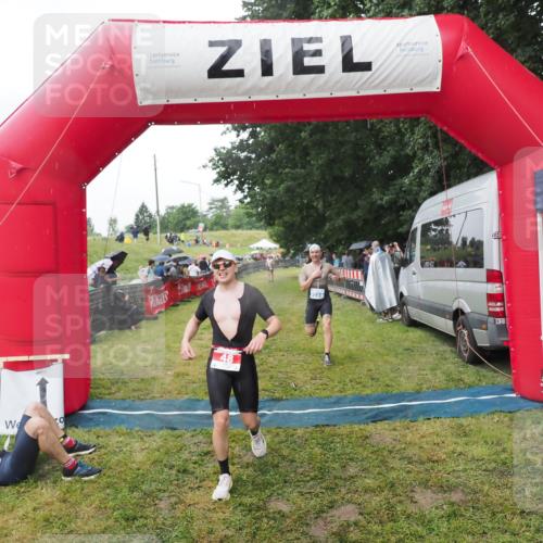 21.06.2025 - 27. Vierlanden-Triathlon MichiJ http://msf.ph/oto/8045593 15.06.2026 13:53:11 Ziel 48, 1128, 1130, 1161 meine-sportfotos.de