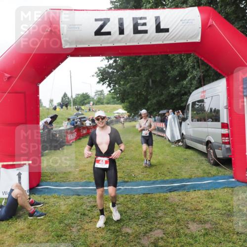 21.06.2025 - 27. Vierlanden-Triathlon MichiJ http://msf.ph/oto/8045595 15.06.2026 13:53:11 Ziel 48, 1128, 1130, 1161 meine-sportfotos.de