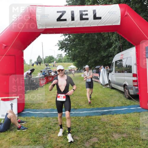 21.06.2025 - 27. Vierlanden-Triathlon MichiJ http://msf.ph/oto/8045597 15.06.2026 13:53:11 Ziel 48, 1128, 1130, 1161 meine-sportfotos.de