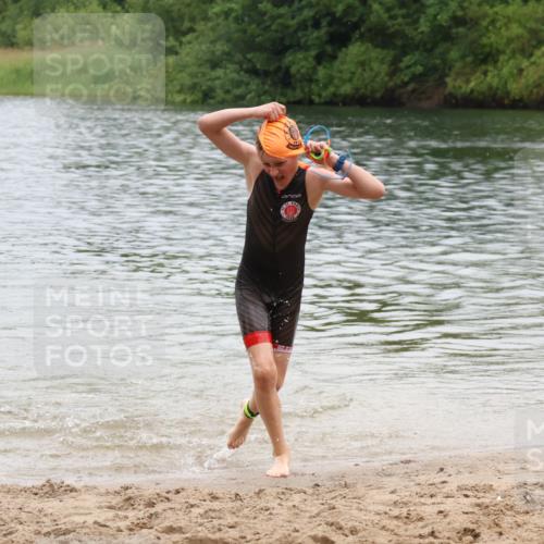 21.06.2025 - 27. Vierlanden-Triathlon Lena Gebhardt http://msf.ph/oto/8045604 15.06.2025 14:50:55 Schwimmen  meine-sportfotos.de