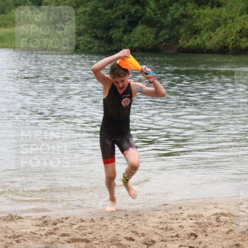 21.06.2025 - 27. Vierlanden-Triathlon Lena Gebhardt http://msf.ph/oto/8045610 15.06.2025 14:50:55 Schwimmen  meine-sportfotos.de