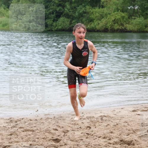 21.06.2025 - 27. Vierlanden-Triathlon Lena Gebhardt http://msf.ph/oto/8045618 15.06.2025 14:50:55 Schwimmen  meine-sportfotos.de