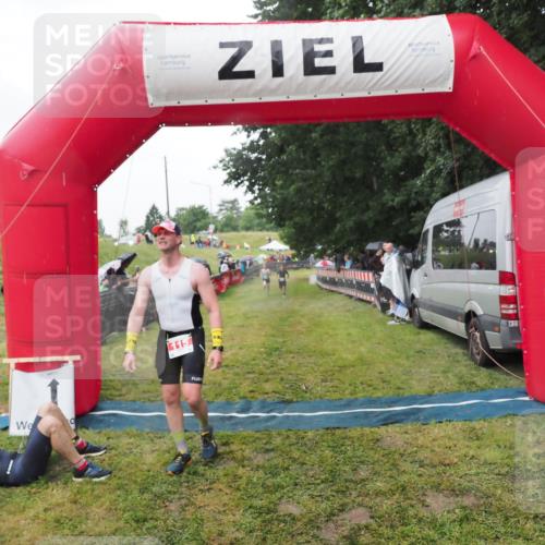 21.06.2025 - 27. Vierlanden-Triathlon MichiJ http://msf.ph/oto/8045632 15.06.2026 13:53:25 Ziel 115, 885, 957 meine-sportfotos.de