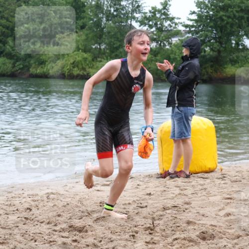 21.06.2025 - 27. Vierlanden-Triathlon Lena Gebhardt http://msf.ph/oto/8045634 15.06.2025 14:50:56 Schwimmen  meine-sportfotos.de