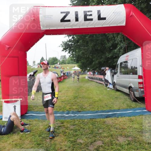 21.06.2025 - 27. Vierlanden-Triathlon MichiJ http://msf.ph/oto/8045635 15.06.2026 13:53:25 Ziel 115, 885, 957 meine-sportfotos.de