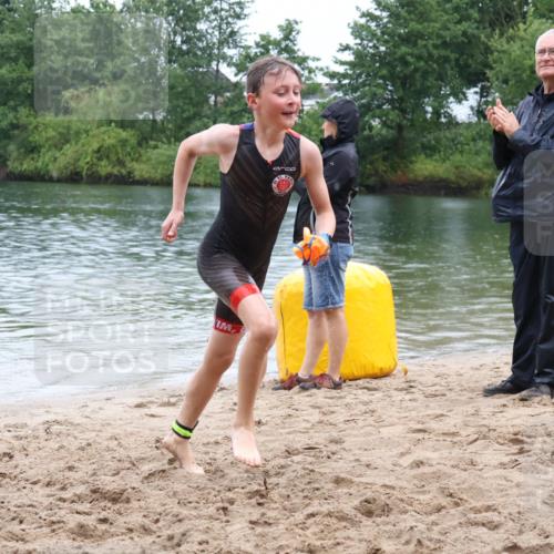 21.06.2025 - 27. Vierlanden-Triathlon Lena Gebhardt http://msf.ph/oto/8045643 15.06.2025 14:50:56 Schwimmen  meine-sportfotos.de