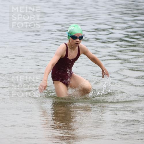21.06.2025 - 27. Vierlanden-Triathlon Lena Gebhardt http://msf.ph/oto/8045659 15.06.2025 14:51:10 Schwimmen  meine-sportfotos.de