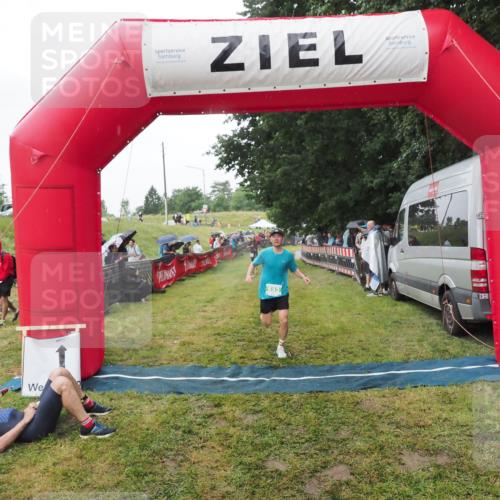 21.06.2025 - 27. Vierlanden-Triathlon MichiJ http://msf.ph/oto/8045681 15.06.2026 13:53:39 Ziel 653 meine-sportfotos.de