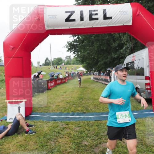 21.06.2025 - 27. Vierlanden-Triathlon MichiJ http://msf.ph/oto/8045683 15.06.2026 13:53:41 Ziel 653, 1155 meine-sportfotos.de
