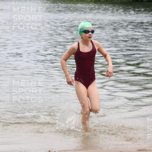 21.06.2025 - 27. Vierlanden-Triathlon Lena Gebhardt http://msf.ph/oto/8045694 15.06.2025 14:51:12 Schwimmen  meine-sportfotos.de