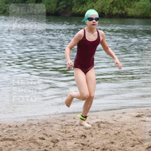 21.06.2025 - 27. Vierlanden-Triathlon Lena Gebhardt http://msf.ph/oto/8045709 15.06.2025 14:51:14 Schwimmen  meine-sportfotos.de