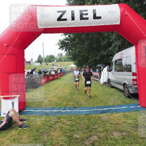 21.06.2025 - 27. Vierlanden-Triathlon MichiJ http://msf.ph/oto/8045716 15.06.2026 13:54:04 Ziel 90, 815 meine-sportfotos.de