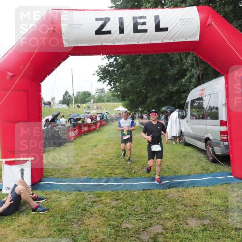 21.06.2025 - 27. Vierlanden-Triathlon MichiJ http://msf.ph/oto/8045728 15.06.2026 13:54:05 Ziel 90, 815 meine-sportfotos.de