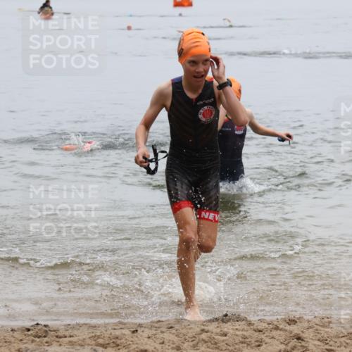 21.06.2025 - 27. Vierlanden-Triathlon Lena Gebhardt http://msf.ph/oto/8045733 15.06.2025 14:51:16 Schwimmen  meine-sportfotos.de