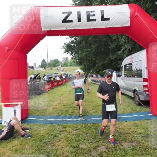 21.06.2025 - 27. Vierlanden-Triathlon MichiJ http://msf.ph/oto/8045741 15.06.2026 13:54:06 Ziel 90, 815 meine-sportfotos.de