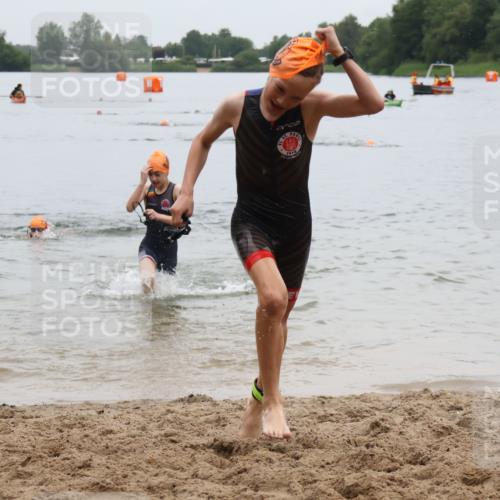 21.06.2025 - 27. Vierlanden-Triathlon Lena Gebhardt http://msf.ph/oto/8045744 15.06.2025 14:51:17 Schwimmen  meine-sportfotos.de