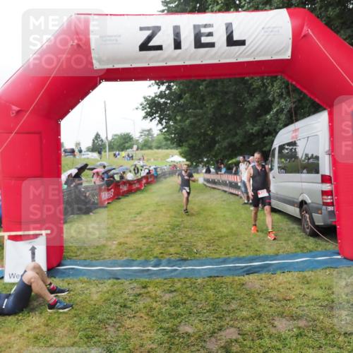 21.06.2025 - 27. Vierlanden-Triathlon MichiJ http://msf.ph/oto/8045751 15.06.2026 13:54:14 Ziel 125, 719 meine-sportfotos.de