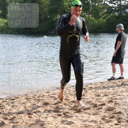 15.06.2025 - 27. Vierlanden-Triathlon Lena Gebhardt http://msf.ph/oto/8045785 15.06.2025 08:40:42 Schwimmen 5, 7 meine-sportfotos.de