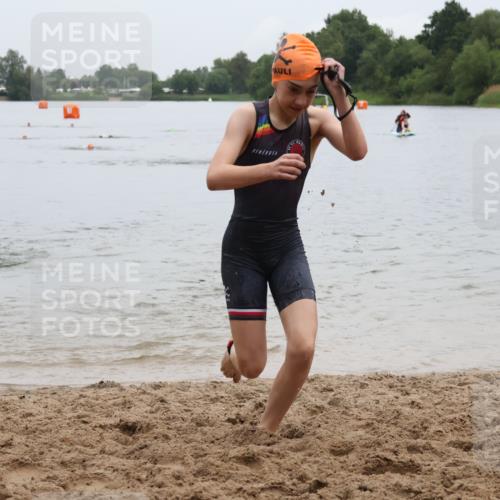 21.06.2025 - 27. Vierlanden-Triathlon Lena Gebhardt http://msf.ph/oto/8045794 15.06.2025 14:51:21 Schwimmen  meine-sportfotos.de