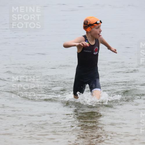 21.06.2025 - 27. Vierlanden-Triathlon Lena Gebhardt http://msf.ph/oto/8045815 15.06.2025 14:51:23 Schwimmen  meine-sportfotos.de