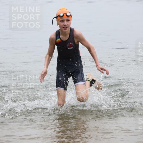 21.06.2025 - 27. Vierlanden-Triathlon Lena Gebhardt http://msf.ph/oto/8045822 15.06.2025 14:51:23 Schwimmen  meine-sportfotos.de