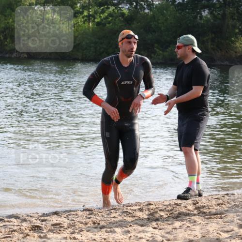 15.06.2025 - 27. Vierlanden-Triathlon Lena Gebhardt http://msf.ph/oto/8045824 15.06.2025 08:40:56 Schwimmen 99, 114, 129 meine-sportfotos.de
