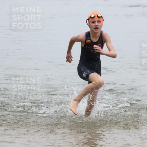 21.06.2025 - 27. Vierlanden-Triathlon Lena Gebhardt http://msf.ph/oto/8045834 15.06.2025 14:51:24 Schwimmen  meine-sportfotos.de
