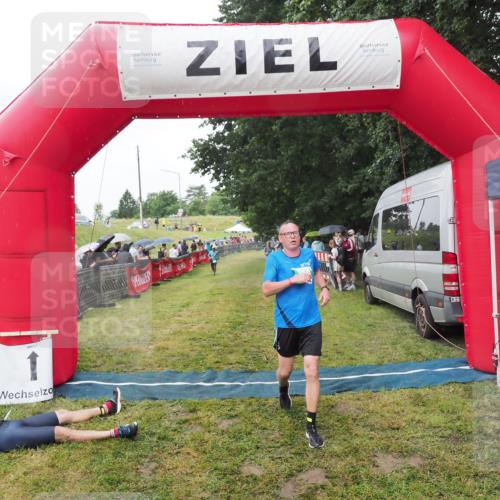 21.06.2025 - 27. Vierlanden-Triathlon MichiJ http://msf.ph/oto/8045837 15.06.2026 13:55:54 Ziel 784, 969 meine-sportfotos.de